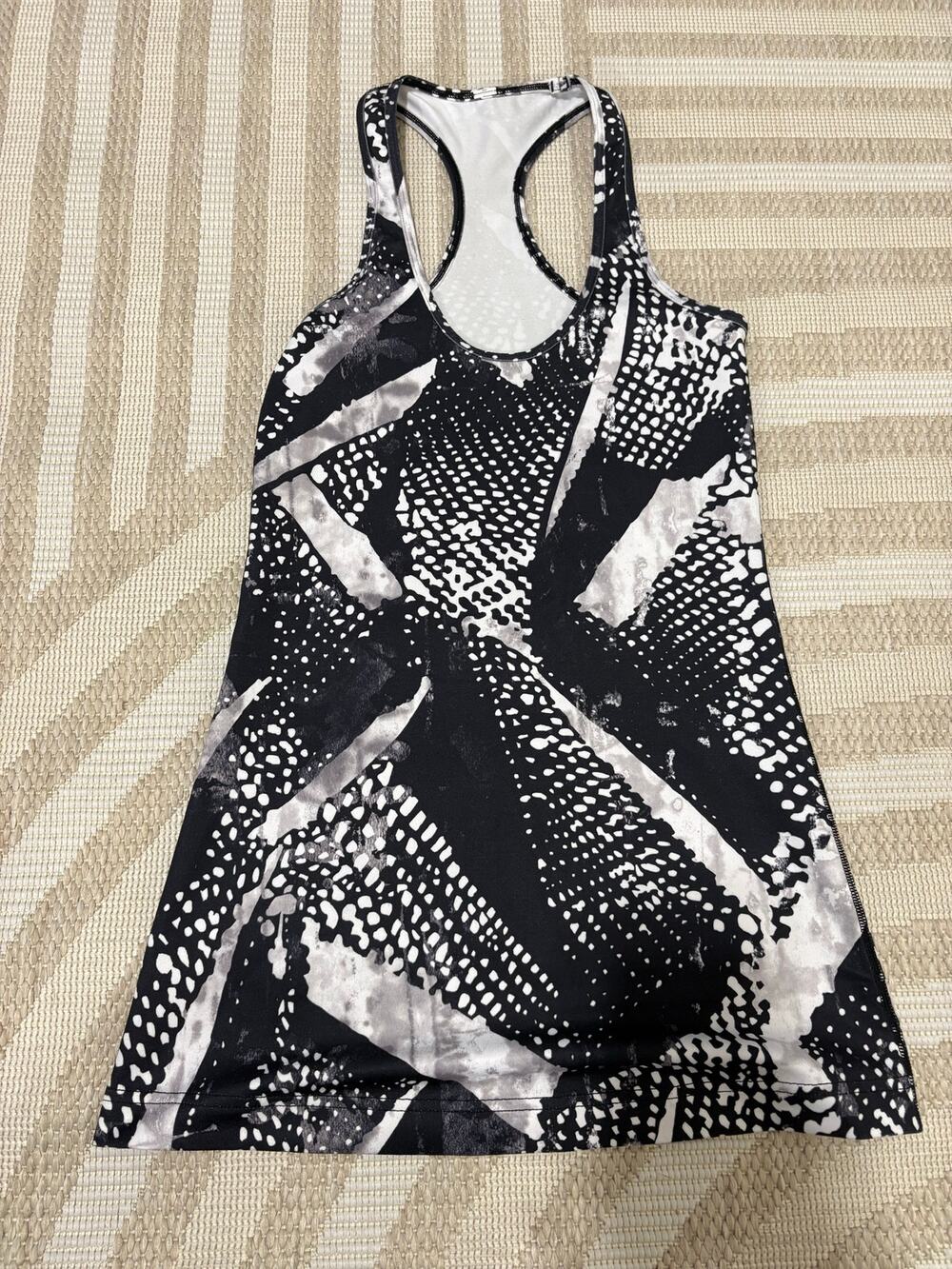 Lululemon Women's Small- Medium Racerback Athletic Tank Top Black and White